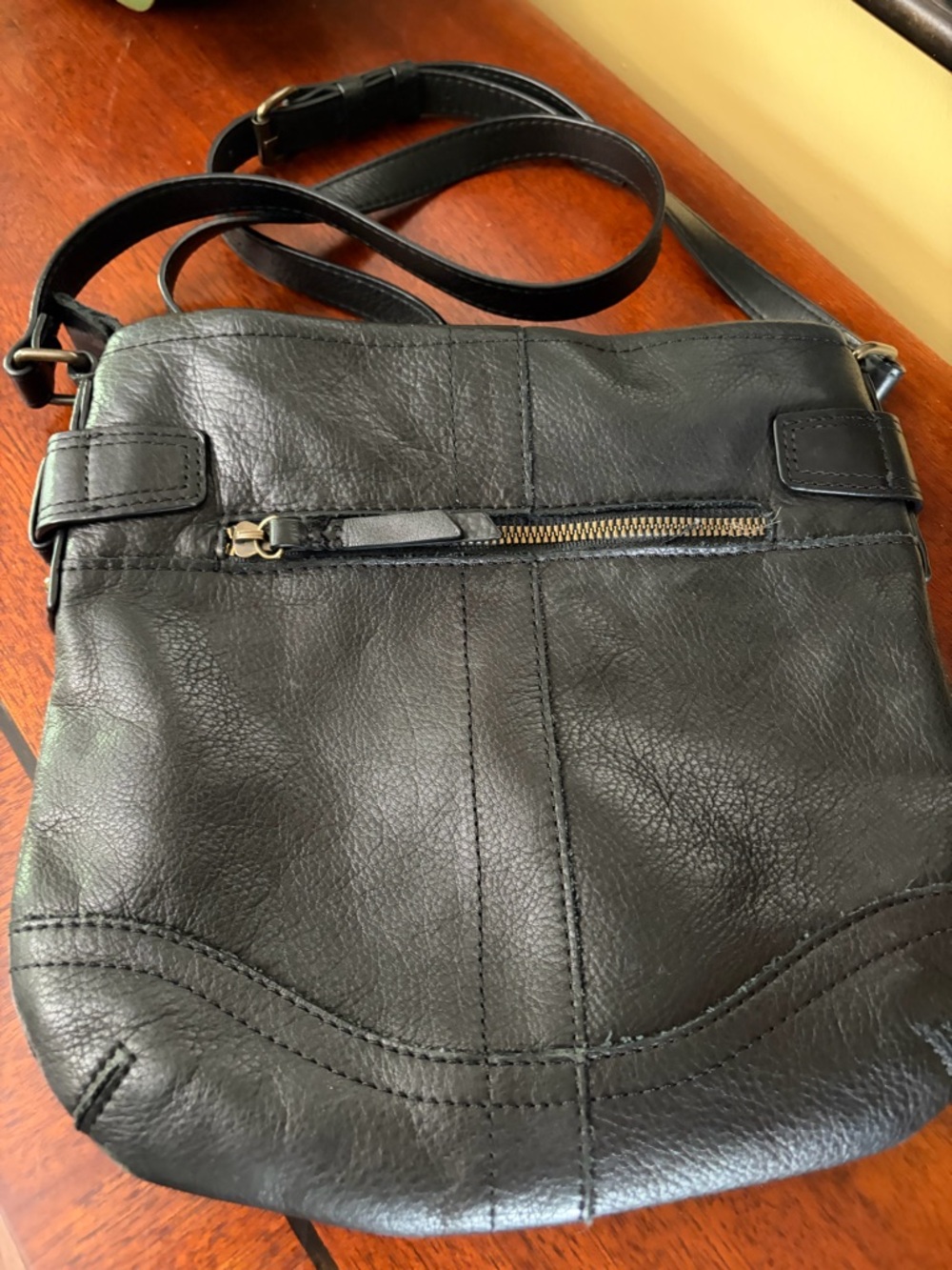 American Leather Co Elton Crossbody Bag Black Antiqued Gold Chain Accent - Picture 6 of 6